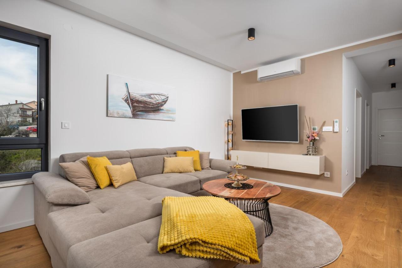 Apartment Top View With Balcony And Private Parking Rijeka Exterior photo